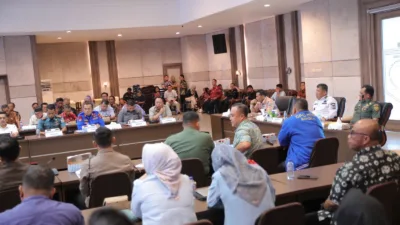 Gubernur Hidayat Datangkan Pj Bupati Bangka dan Nelayan Bahas Alur Muara Jelitik