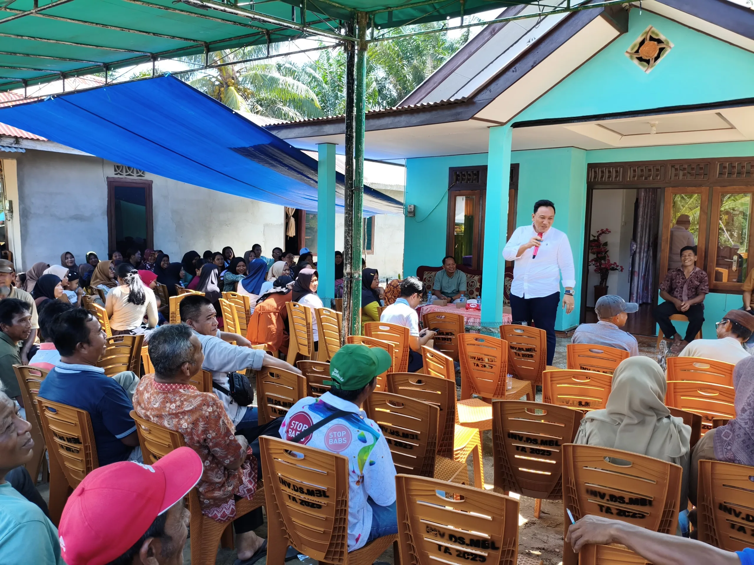 Wakil Ketua DPRD Provinsi Kepulauan Bangka Belitung, Edi Nasapta menggelar kegiatan reses di Dusun Air Kundur, Desa Membalong, Kecamatan Membalong, Kabupaten Belitung pada Minggu (18/5).