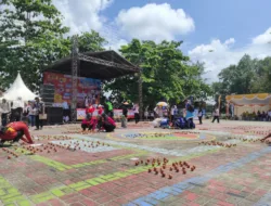 Ribuan Telur Berdiri di Festival Pasir Padi 6, Warga Antusias Meski Terik Menyengat