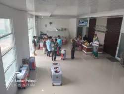 Ratusan Jemaah Haji Pangkalpinang Antarkan Koper ke Kemenag, Persiapan Keberangkatan Sabtu Mendatang