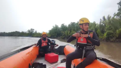 Hilang di Sungai Manggar, Tim SAR Gabungan Temukan Ponsel Dino di Dasar Sungai