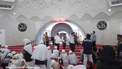 Lepas Keberangkatkan Jemaah Calon Haji, Pemkot Berusaha Maksimal Bantu Ditengah Efisiensi Anggaran