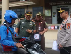 HUT ke 79 Bhayangkara, Polres Kodim dan Kejari Basel Bagi Bingkisan ke Masyarakat
