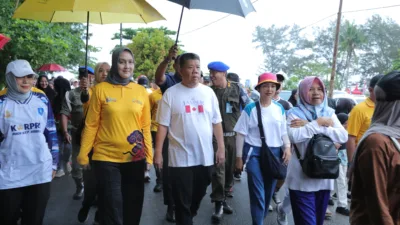 Hidayat Arsani Meriahkan Festival Pasir Padi6, Jalan Pagi Bersama Masyarakat di Tengah Hujan