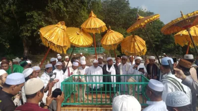 Ziarah Kute Seribu, Ribuan Umat Muslim Penuhi Mentok dengan Doa dan Cinta Ulama
