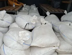 Tim Gabungan Grebek Tambang Ilegal di Teluk Inggris, Dua Ponton dan Karung-Karung Timah Disita!