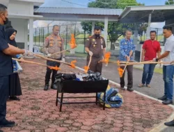 Kejari Babar Musnahkan Barang Bukti dari 35 Perkara 
