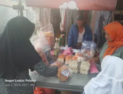 Jelang Idul Adha, Pedagang Kue Musiman Ini Mengaku Raup Omzet Rp10 Juta dari Jualan Grosir Snack Lebaran