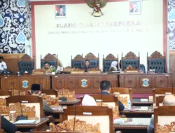 Rapat Paripurna DPRD Pangkalpinang, Pj Wali Kota Sampaikan Nota Keuangan dan Raperda Perubahan APBD 2025