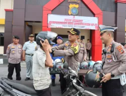 Dikira akan Ditilang, Sejumlah Pengendara Malah Tak Menyangka dapat Helm dan Bingkisan dari Kapolres Bangka