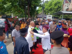Diarak Drumband dan Barongsai, Pasangan Andi Kusuma–Budiyono Resmi Daftar ke KPU Bangka