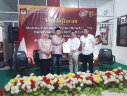 Tampil Sederhana, Pasangan Molen-Zeki Resmi Mendaftar ke KPU Pangkalpinang