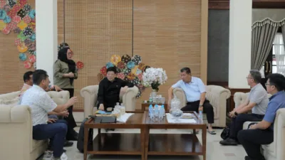 Gubernur Hidayat Arsani Dorong Investor Asal China Kembangan Kawasan Pasir Padi 