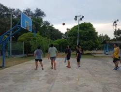 Dukung Olahraga Masyarakat, Puluhan Remaja Antusias Berlatih Basket di Lapangan PT Timah
