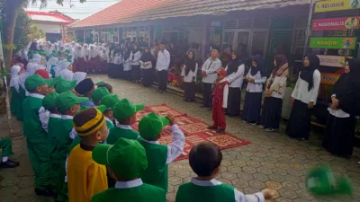 Kepala MI Hidayatussalikin: Gerakan Ayah Antar Anak Momentum Bangun Pola Asuh Seimbang