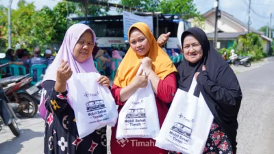 Ratusan Warga Bangka Tengah Antusias Berobat di Mobil Sehat