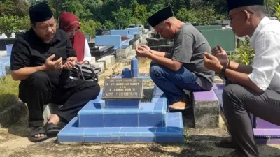 Kenang Almarhum Zulkarnain Karim, Prof Udin Lawatan Penuh Makna