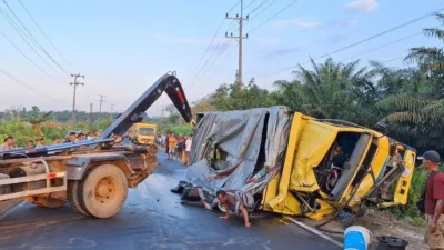 Kecelakaan Beruntun Libatkan Tiga Mobil Terjadi di Kelapa