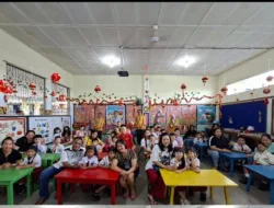 Teh Ceremony Cara TK  Santa Theresia I Pangkalpinang Menyapa dan Menerima Siswa serta Orang Tua Murid