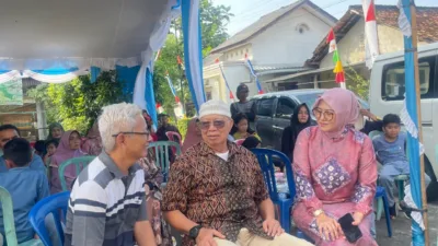 Sofyan Rebuin Temani Cece Dessy di Khitanan Massal Bukit Sari, Warga Sambut Hangat Kolaborasi Lintas Generasi
