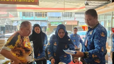 Gerak Cepat Tanggapi Isu Beras Oplosan, Disnakerperindag Bangka Cek dan Ambil Sampel Beras Langsung ke Pedagang 
