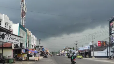 BMKG: Hujan Lebat Disertai Petir Ancam Bangka Belitung, Dipicu Anomali Cuaca Kemarau Basah