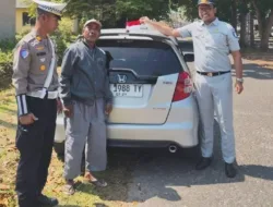 Satlantas Bangka Barat Gencarkan Pemasangan Bendera di Kendaraan 