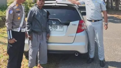 Satlantas Bangka Barat Gencarkan Pemasangan Bendera di Kendaraan 