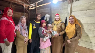 Wabup Debby Sambangi Rumah Anak Asuh Program Genting di Payung