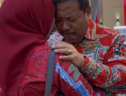Tangis Haru Prof. Udin Saat Hadiri Debat, Sang Kakak Wafat Jelang Acara Dimulai