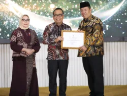 Gubernur Babel, Hidayat Arsani Terima Penghargaan Provinsi Layak Anak 2025