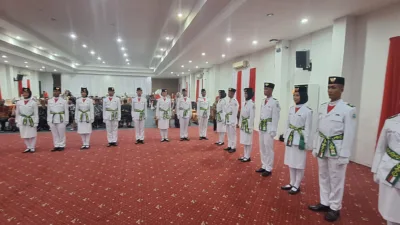 Pj Wali Kota Pangkalpinang Kukuhkan 36 Anggota Paskibraka, Tekankan Keteladanan dan Semangat Nasionalisme