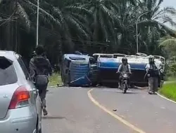 Mobil Tangki BBM Terguling di Pal 6 Mentok