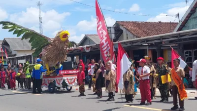 Semarak Merah Putih! Pemdes Namang Hidupkan Tradisi Pawai Karnaval Kemerdekaan