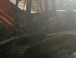 Alat Berat Dibakar OTD, PH PT SNS Kecewa dengan Polisi dan Bupati Basel