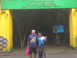 Lima Wisatawan Mancanegara Kunjungi Hutan Pelawan
