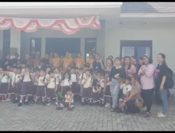 Siswa TK Theresia I Pangkalpinang Ditemani Guru dan Orang Tua Hibur Opa-Oma di Panti Jompo Rumah Kasih Emaus
