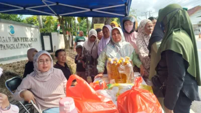 Warga Serbu Gerakan Pangan Murah Pemkot Pangkalpinang, 3 Ton Beras Ludes Diserbu Sejak Pagi