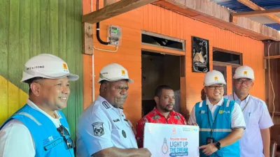 Kado HUT RI, PLN Salurkan Bantuan Pasang Listrik Gratis 2.821 Keluarga Prasejahtera di Seluruh Indonesia