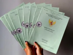 100 Orang Warga Semulut Bangka Barat Terima Sertifikat PTSL