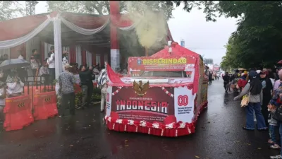Mobil Hias Disperindag Babel Jadi Media Edukasi Hilirisasi Industri di Karnaval HUT RI ke-80