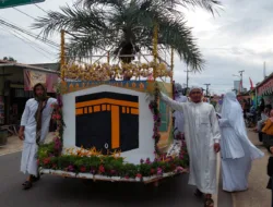 Peringati Maulid Nabi, Suku Mengkanau Namang Pawai 10.000 Telur Hias