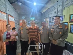 Kapolda Babel Susuri Gang Di Pangkalpinang, Serahkan Bantuan Kaki Palsu Buat Sawari