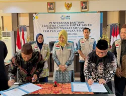 GM PLN Babel Serahkan Bantuan YBM,  Program Beasiswa Cahaya Pintar untuk Santri Kurang Mampu