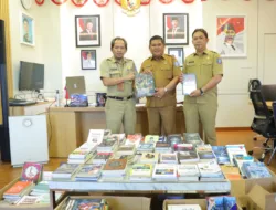 Bakuda dan Diskominfo Serahkan 517 Buku Pegawai ke DKPUS Babel