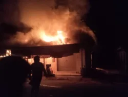 Rumah dan Toko Kelontong Milik Awaludin di Desa Mabat Ludes Terbakar, Kerugian Capai Rp300 Juta