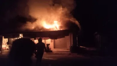 Rumah dan Toko Kelontong Milik Awaludin di Desa Mabat Ludes Terbakar, Kerugian Capai Rp300 Juta