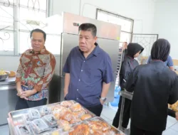 Sidak ke SMK Negeri 3 Tanjung Pandan, Gubernur Hidayat Janji Sumbang AC dan Pesan Kue Buatan Siswa