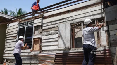 Hampir Roboh, PT TIMAH Tbk Hadirkan Rumah Layak Huni untuk Aling