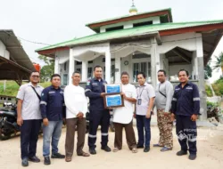 Dukung Kegiatan Keagamaan Masyarakat, PT TIMAH Tbk Serahkan Bantuan untuk Musala Al Barokah
